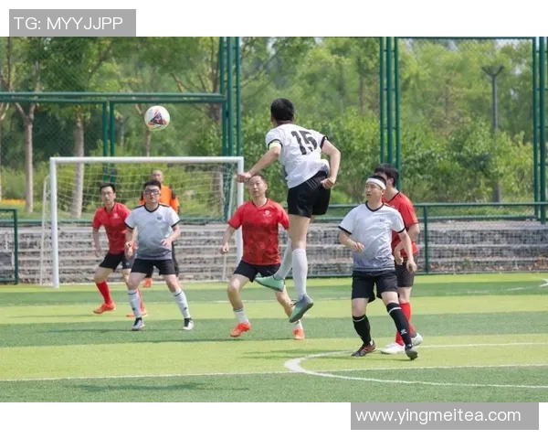 模仿足球明星跑步庆祝的创意瞬间与精彩瞬间分享